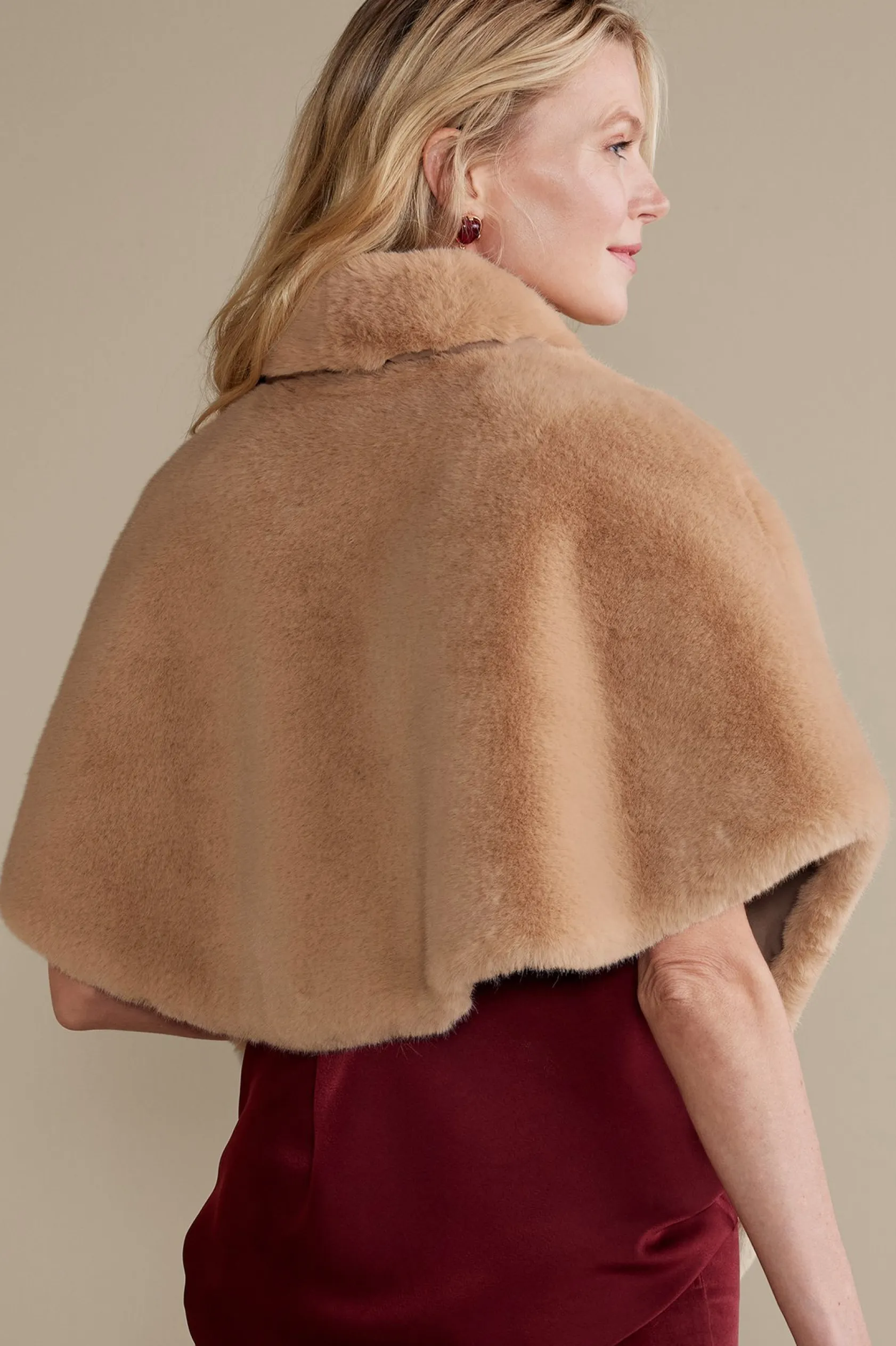 Soft Surroundings Anastasia Faux Fur Capelet