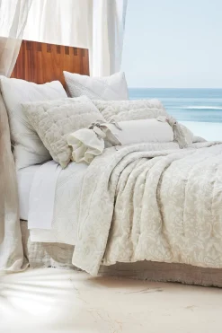 Soft Surroundings Rosalyn Damask Comforter